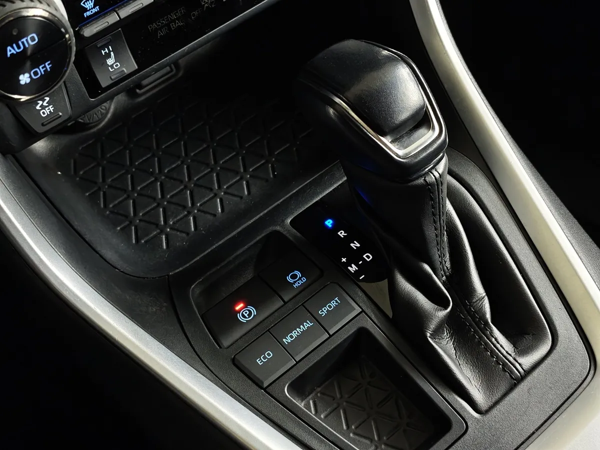 Toyota RAV4 2.0 CVT (149 л.с.) Комфорт Белый в АВИЛОН. Слайд №21