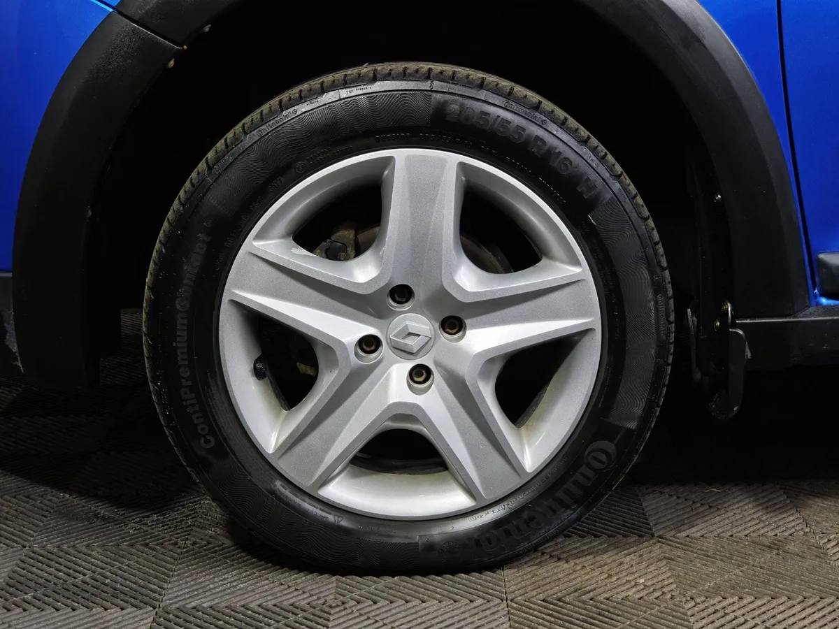 Renault Sandero 1.6 MT (113 л.с.) Stepway Drive Синий в АВИЛОН. Слайд №9