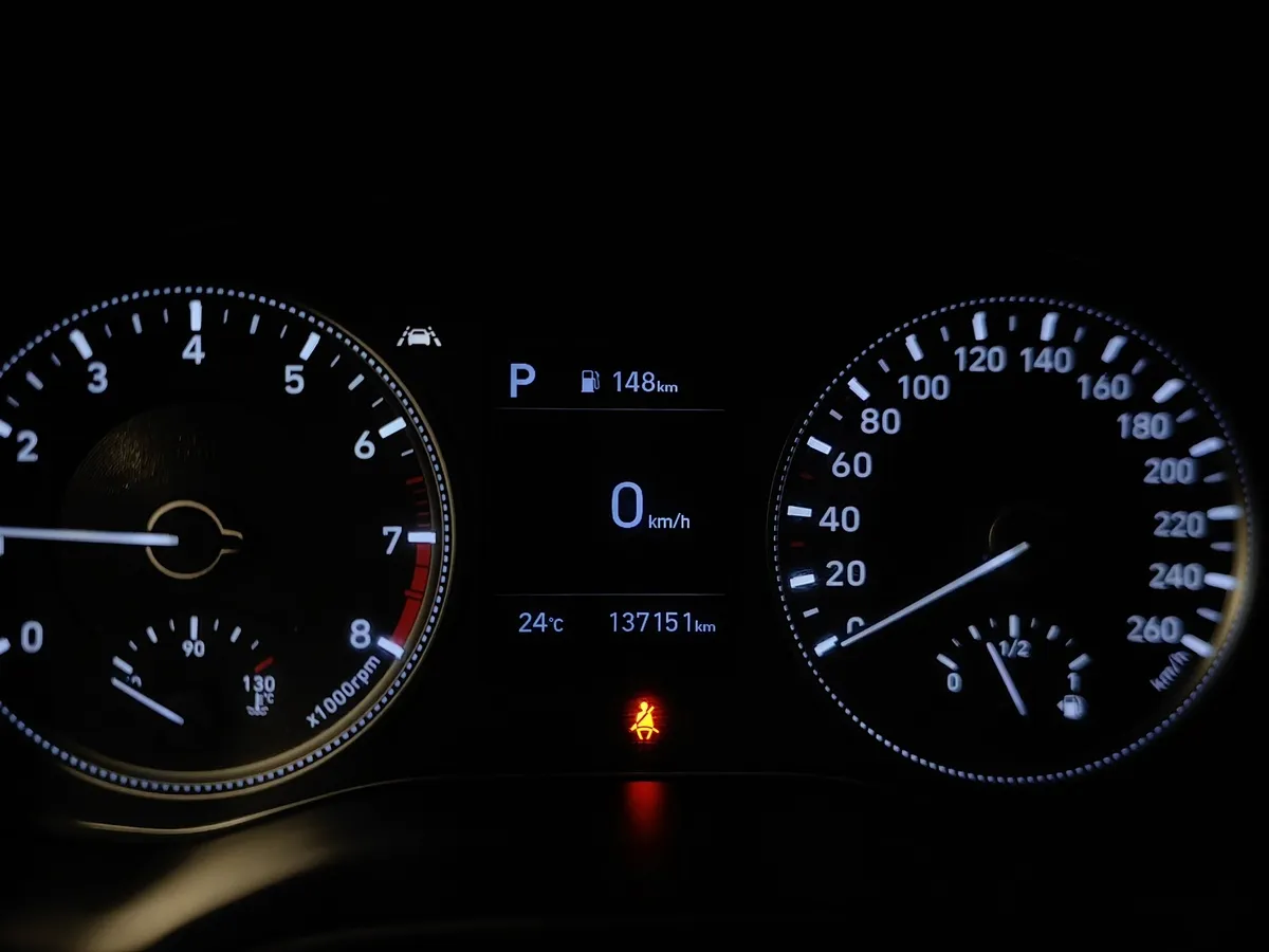 Hyundai Santa Fe 2.4 (188 л.с.) - 6AT Lifestyle + Smart Sense Белый в АВИЛОН. Слайд №18