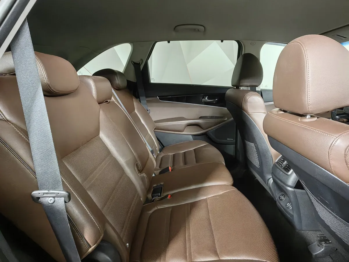 Kia Sorento 2.2 D AT AWD (5 мест) (200 л.с.) Prestige Коричневый в АВИЛОН. Слайд №15