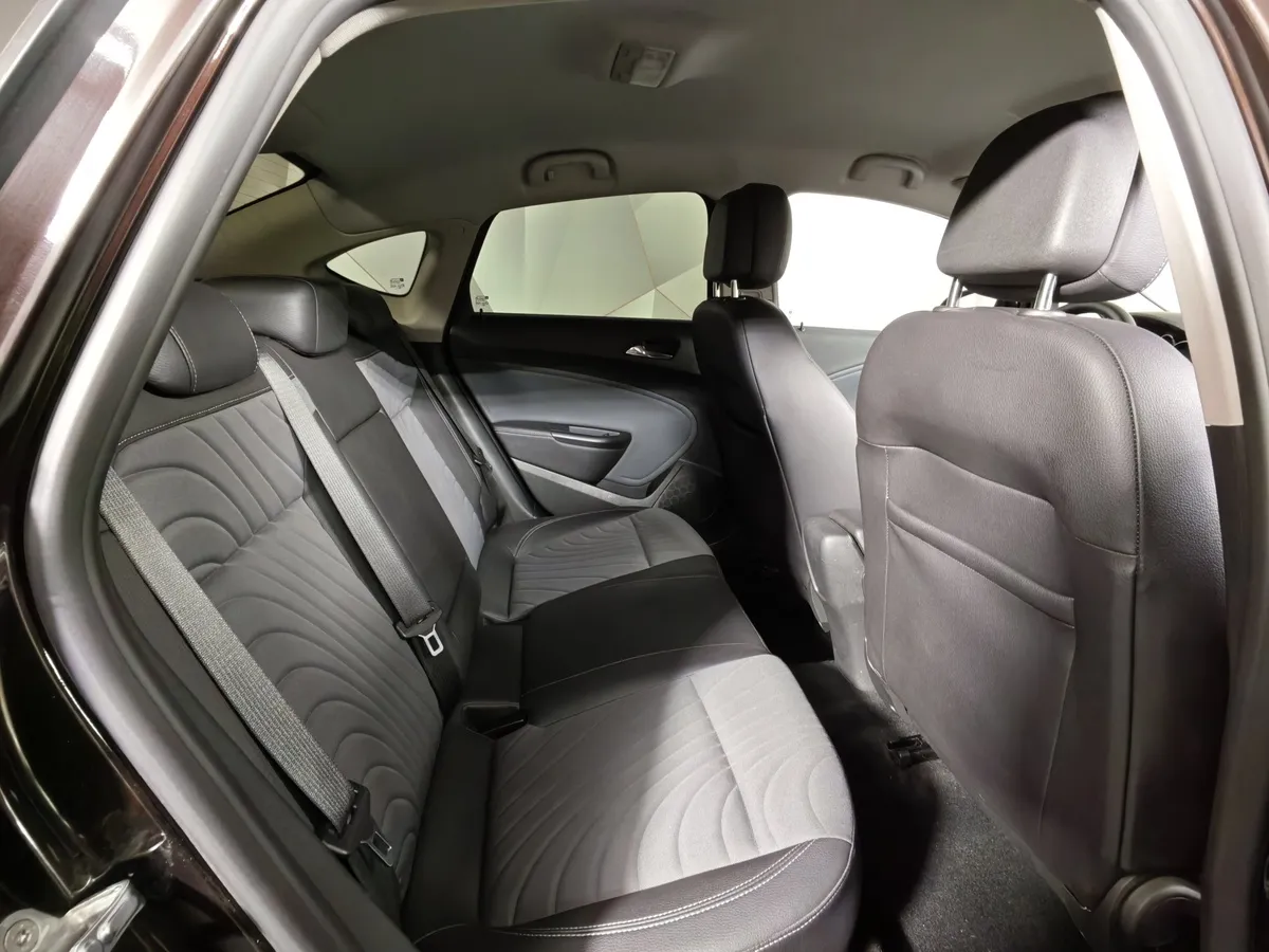 Opel Astra 1.4 Turbo AT (140 л.с.) Коричневый в АВИЛОН. Слайд №15