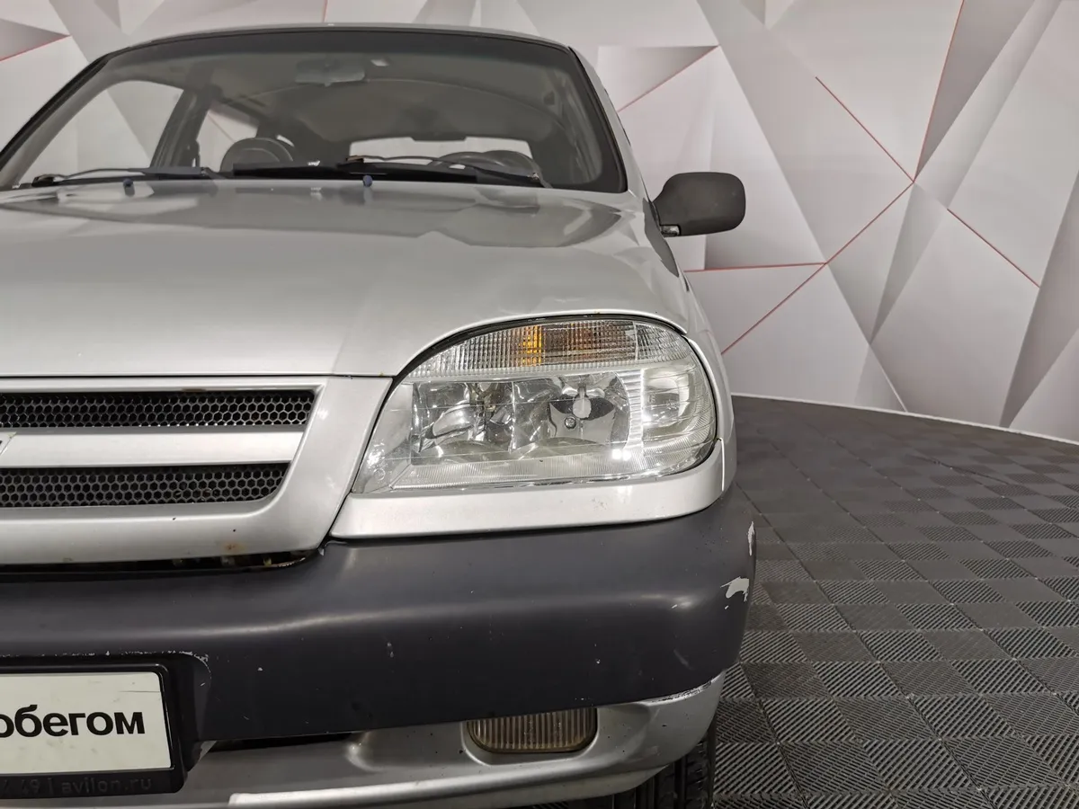 Chevrolet Niva 1.7 MT (80 л.с.) Серебристый в АВИЛОН. Слайд №10