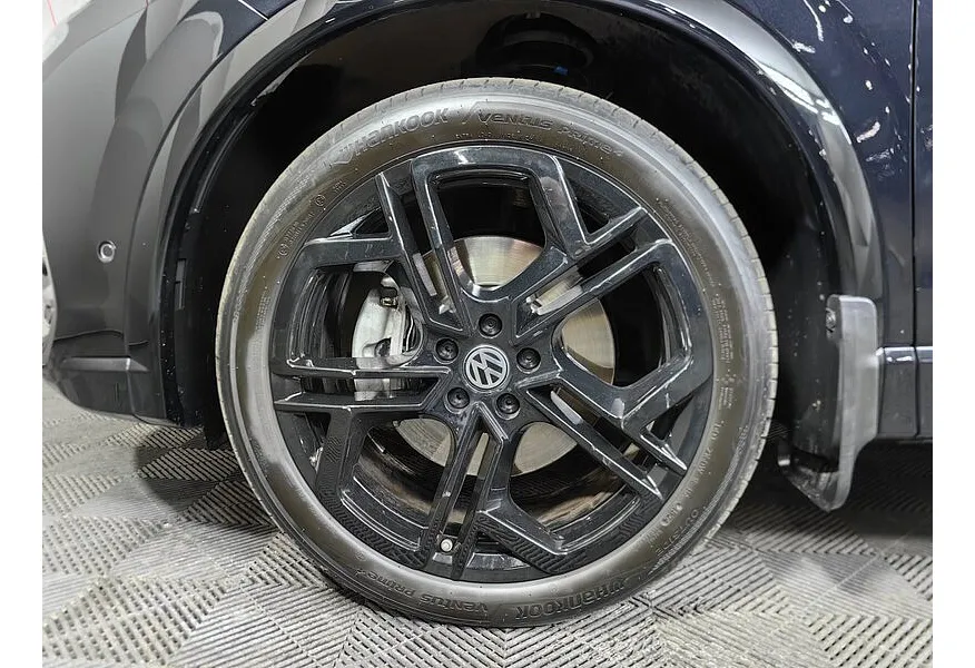 Volkswagen Tiguan 380 TSI 2.0 DSG 4WD (220 л.с.) R-Line Highline Черный в АВИЛОН. Слайд №9