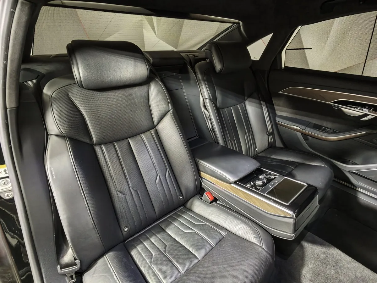 Audi A8 3.0 TFSI L tiptronic quattro (340 л.с.) Черный в АВИЛОН. Слайд №17