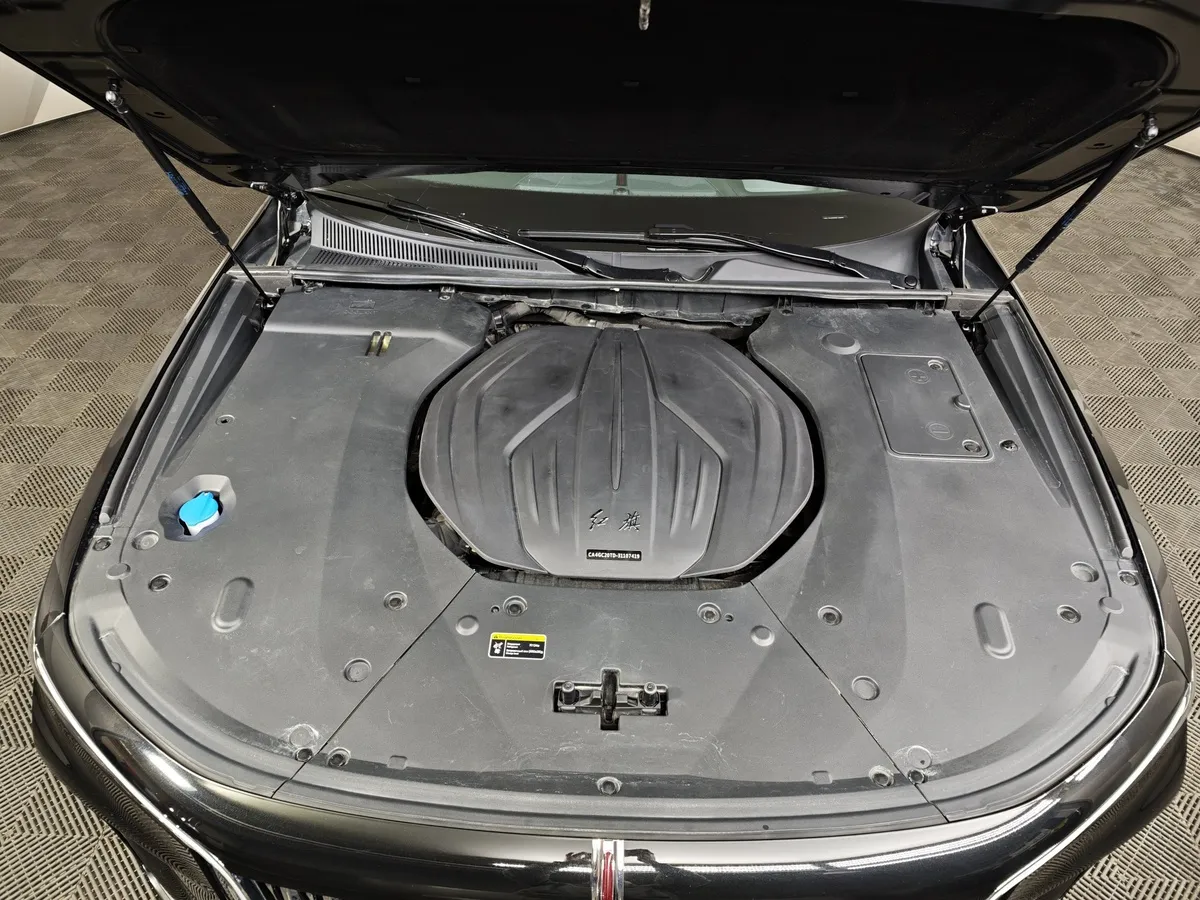 Hongqi H9 2.0T AT (245 л.с.) Делюкс двухцветный Черный в АВИЛОН. Слайд №11