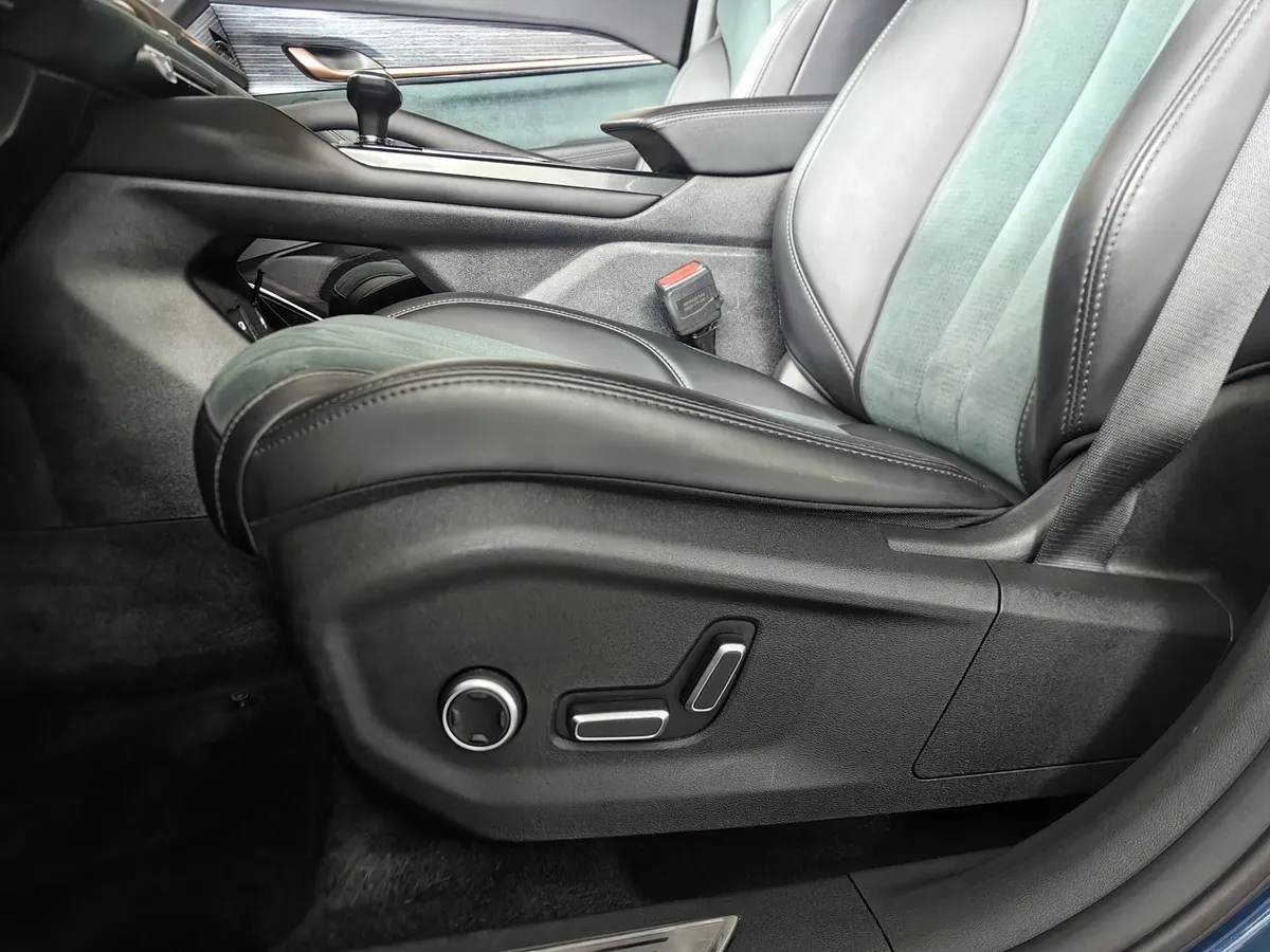 Geely Monjaro 2.0T 8AT 4WD (238 л.с.) Luxury Синий в АВИЛОН. Слайд №19