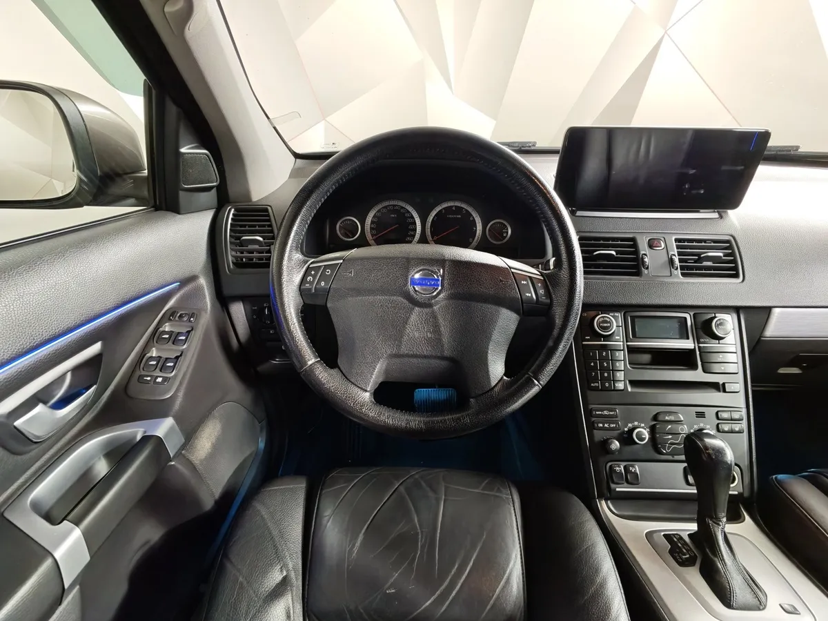 Volvo XC90 2.5 T5 Geartronic AWD (5 мест) (210 л.с.) Коричневый в АВИЛОН. Слайд №20