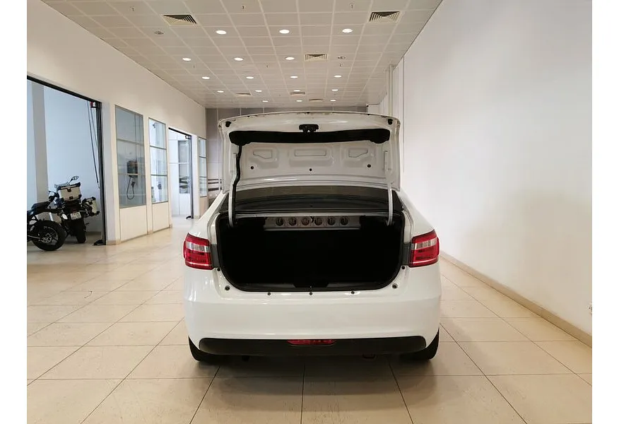 ВАЗ (Lada) Vesta 1.6 MT (106 л.с.) Белый в АВИЛОН. Слайд №11