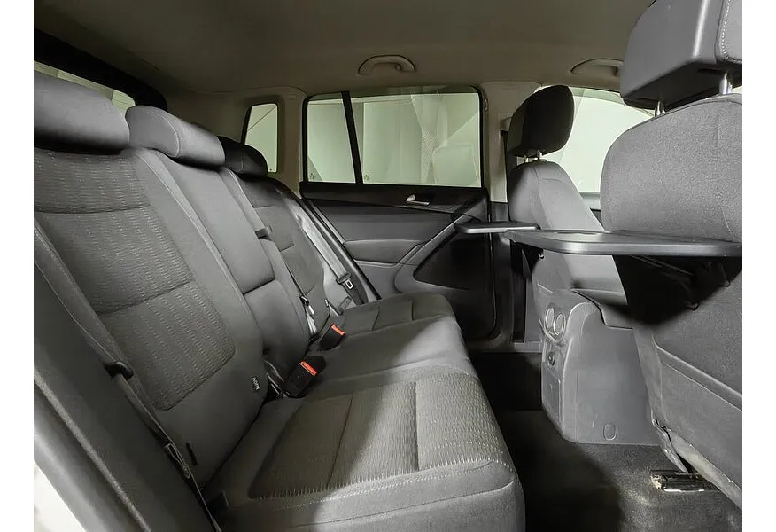 Volkswagen Tiguan 2.0 TSI 4Motion AT (170 л.с.) Track & Field Белый в АВИЛОН. Слайд №16