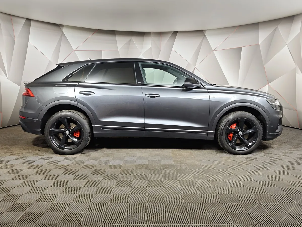 Audi Q8 55 TFSI Tiptronic quattro (340 л.с.) Серый в АВИЛОН. Слайд №6
