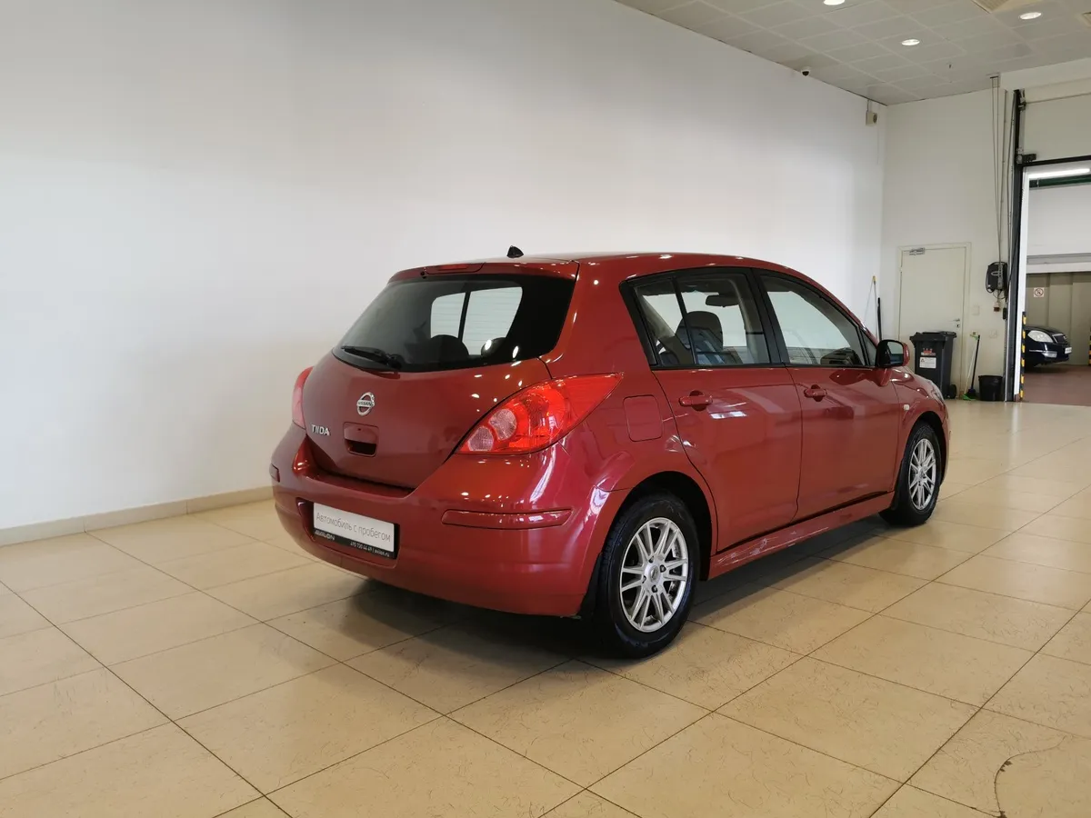 Nissan Tiida 1.6 AT (110 л.с.) Красный в АВИЛОН. Слайд №2
