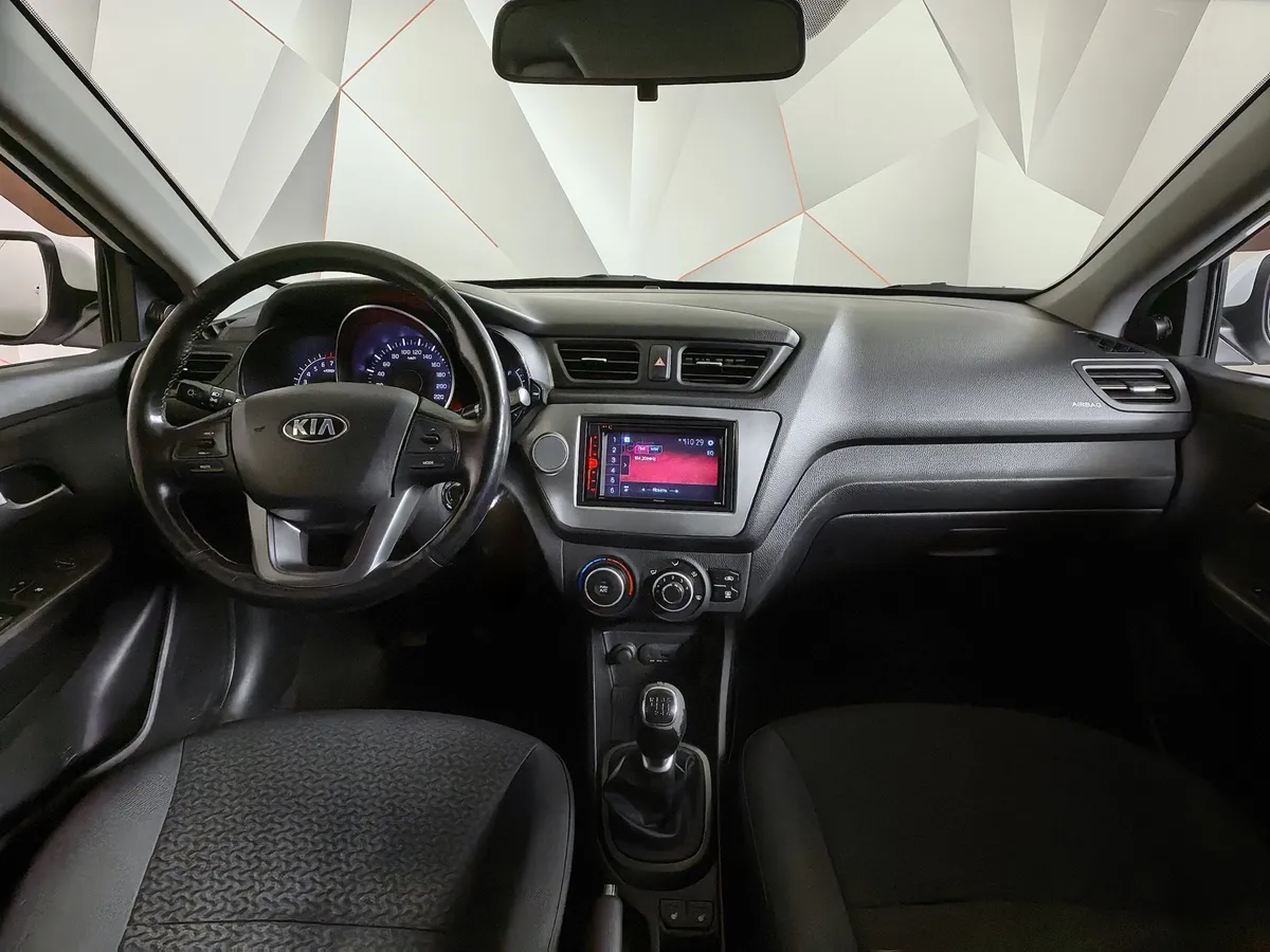 Kia Rio 1.6 MT (123 л.с.) Белый в АВИЛОН. Слайд №14
