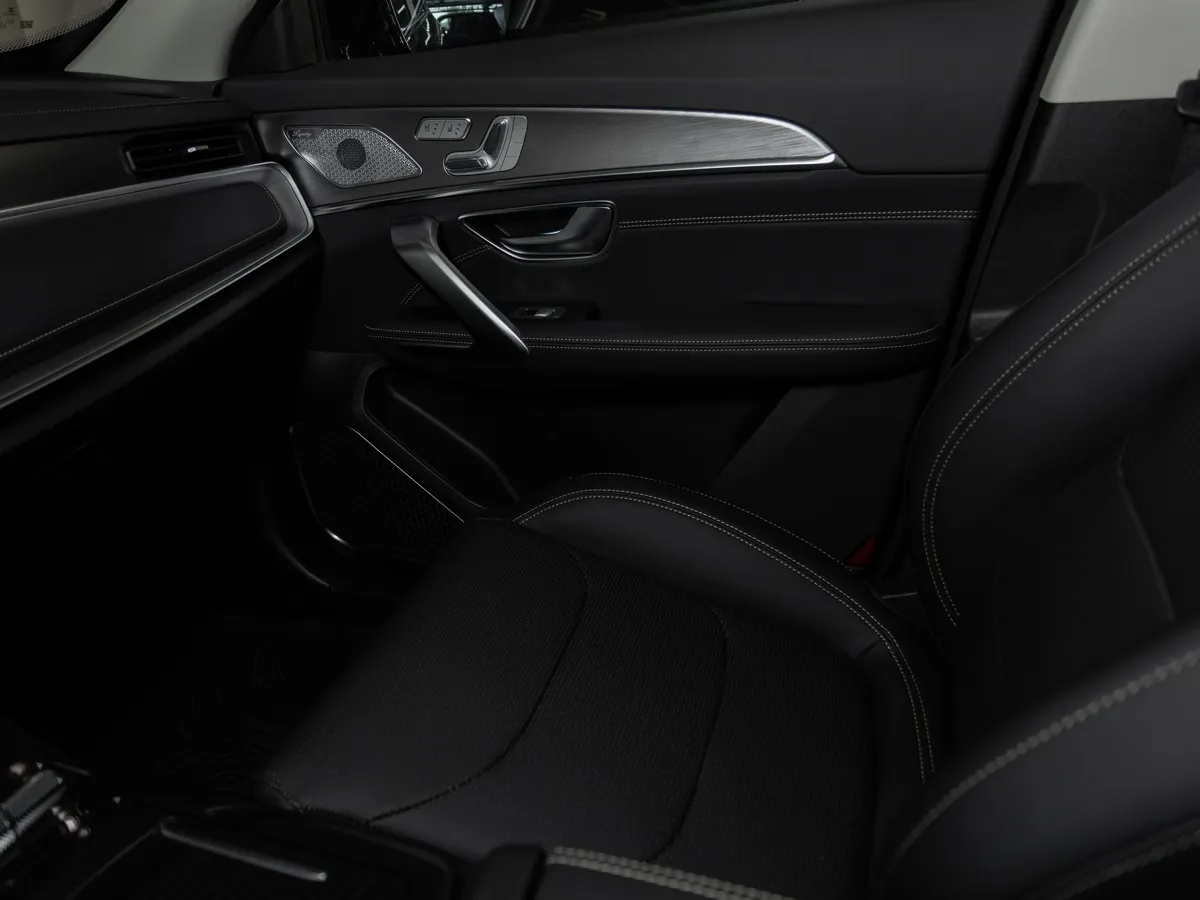 JETOUR X70 Plus 1.6 DCT (190 л.с.) Luxury Черный в АВИЛОН. Слайд №9