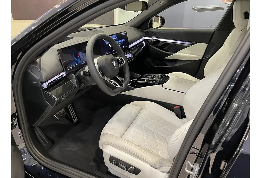 BMW 5 серия 520d xDrive AT (197 л.с.) Черный в АВИЛОН. Слайд №6