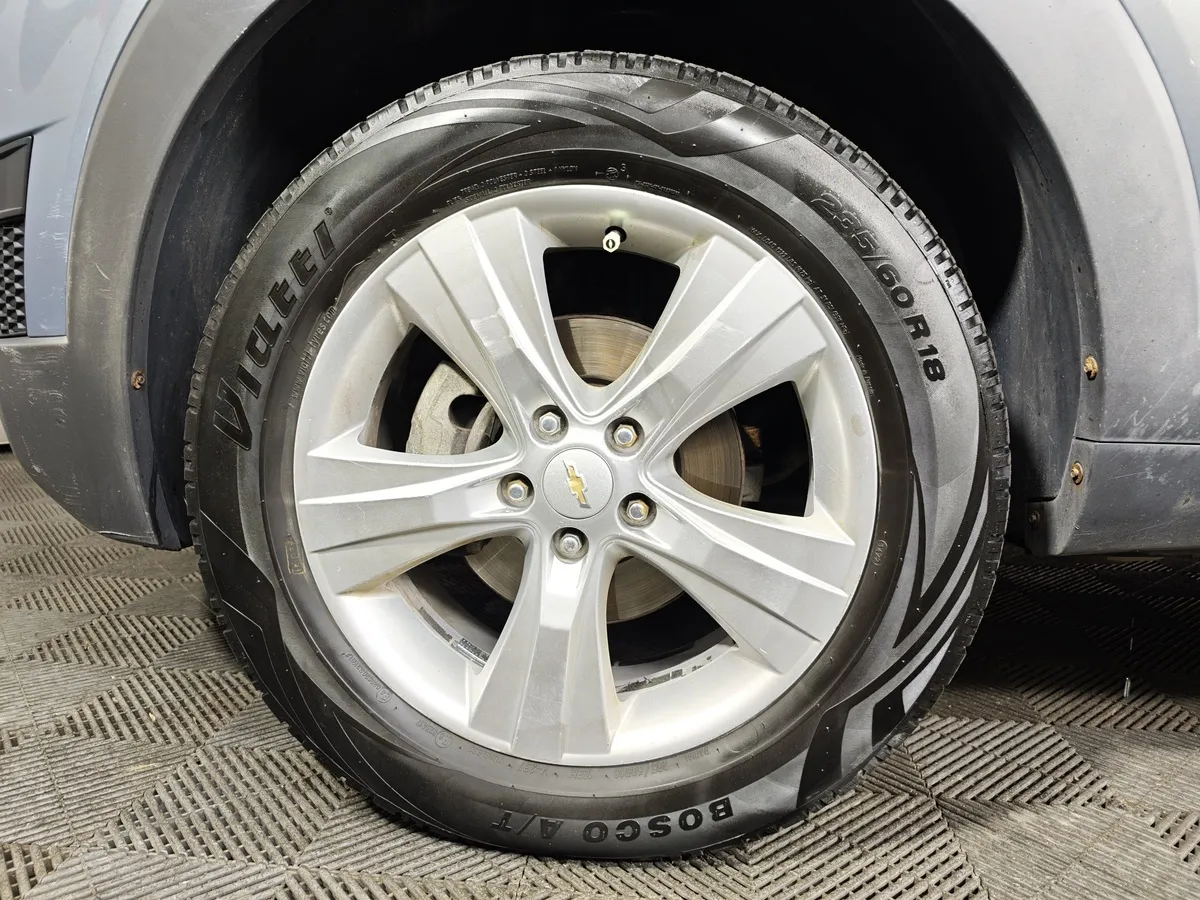 Chevrolet Captiva 2.4 MT (5 мест) (167 л.с.) LT Серый в АВИЛОН. Слайд №9