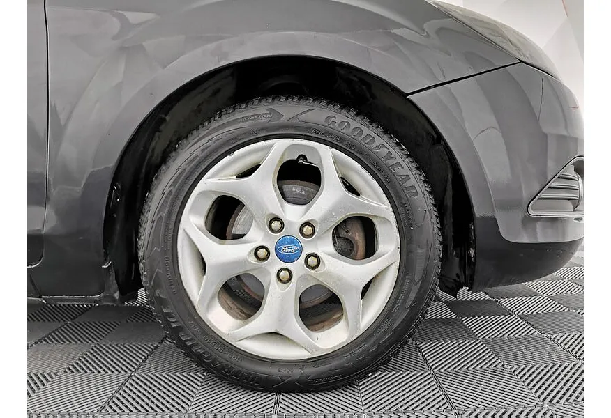 Ford Focus 2.0 AT (145 л.с.) Ghia Черный в АВИЛОН. Слайд №9