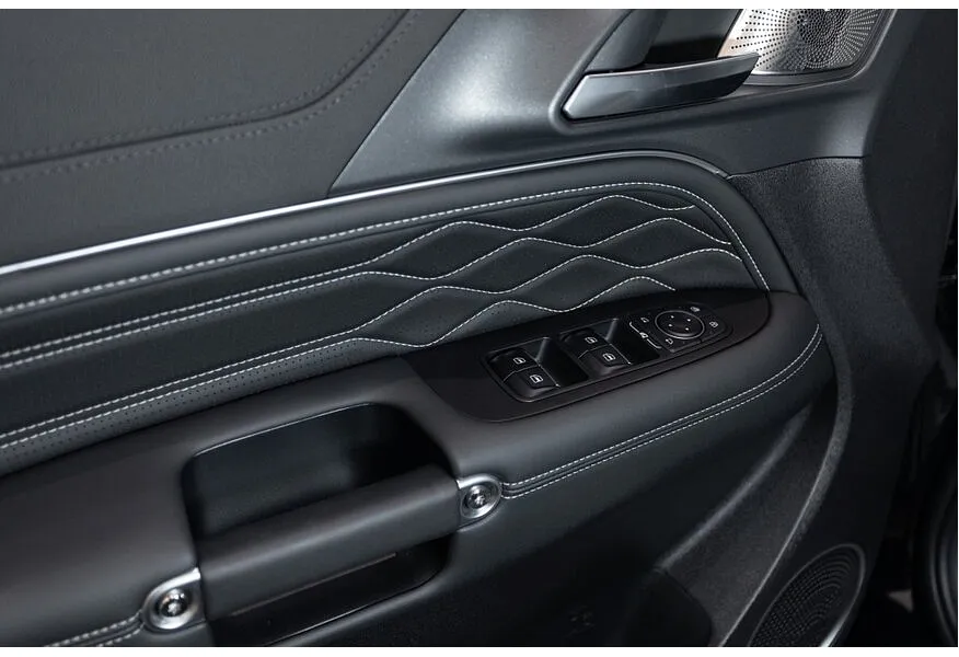 TANK 300 2.0T AT 4WD (220 л.с.) City Premium Черный в АВИЛОН. Слайд №9