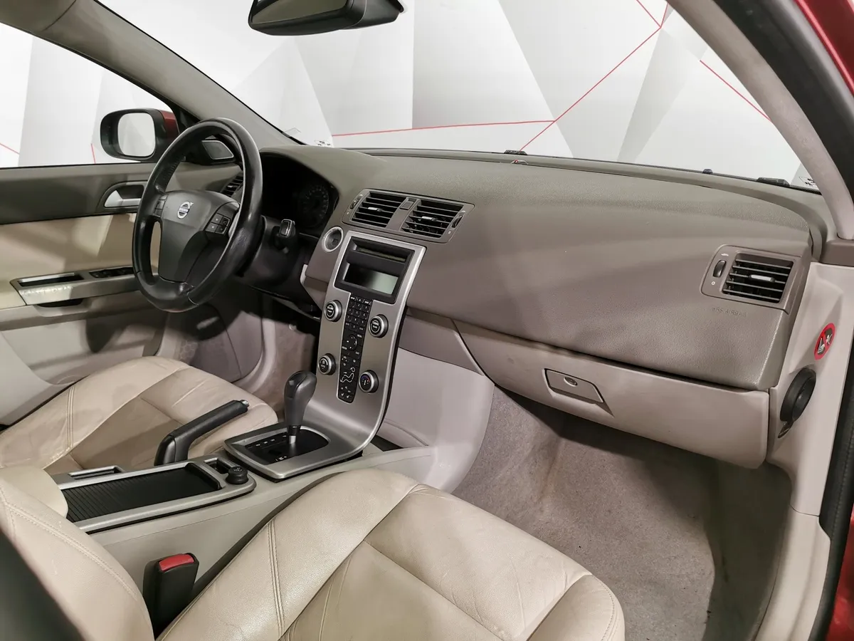 Volvo S40 2.4 Geartronic (140 л.с.) Красный в АВИЛОН. Слайд №11