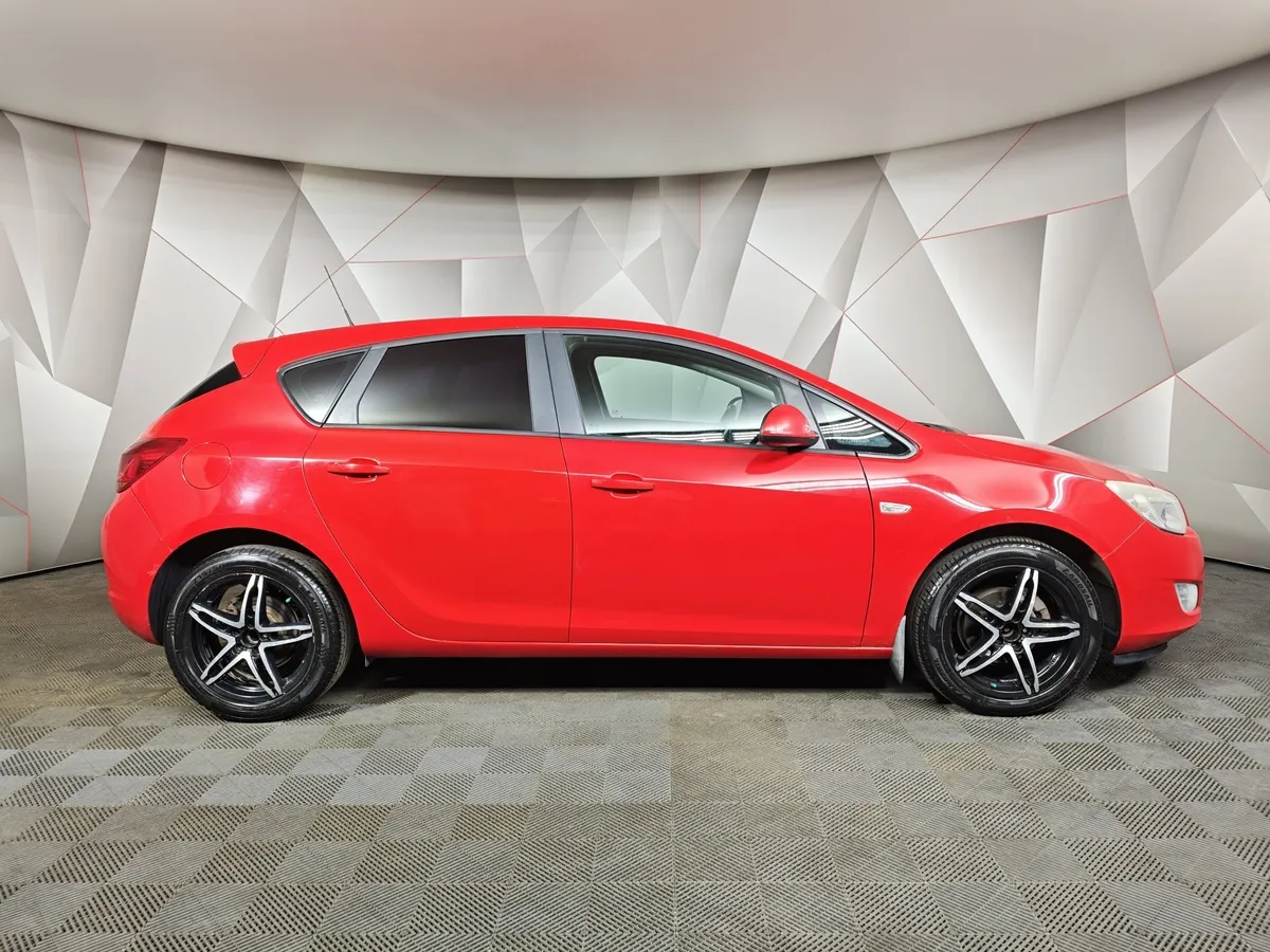 Opel Astra 1.6 MT (115 л.с.) Красный в АВИЛОН. Слайд №6