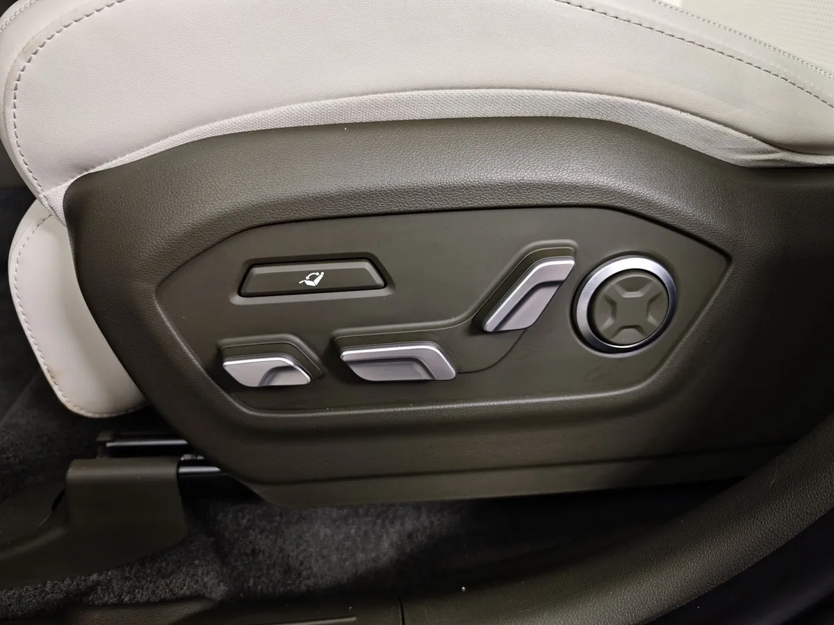 Hyundai Santa Fe 2.5 AT 4WD 6 seats (194 л.с.) Calligraphy Белый в АВИЛОН. Слайд №22