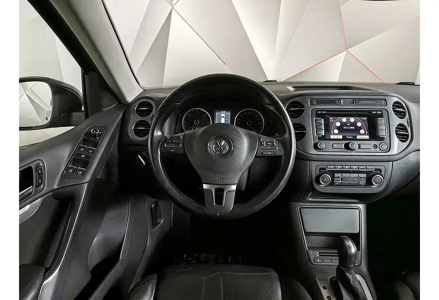 Volkswagen Tiguan 2.0 TDI 4Motion AT (140 л.с.) Track & Field Черный в АВИЛОН. Слайд №19