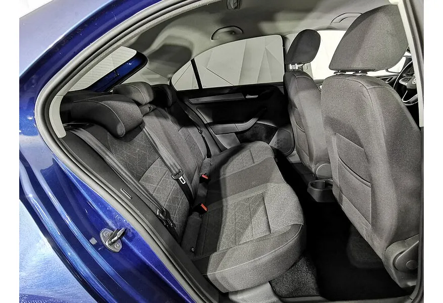 Volkswagen Polo 1.6 MPI AT (110 л.с.) Status + Зимний + Комфорт Синий в АВИЛОН. Слайд №17