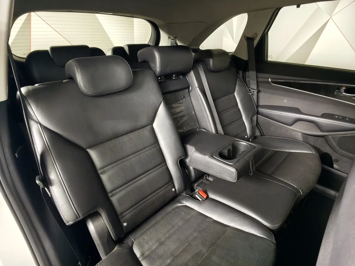 Kia Sorento 2.2 D AT AWD (5 мест) (200 л.с.) Prestige Белый в АВИЛОН. Слайд №17
