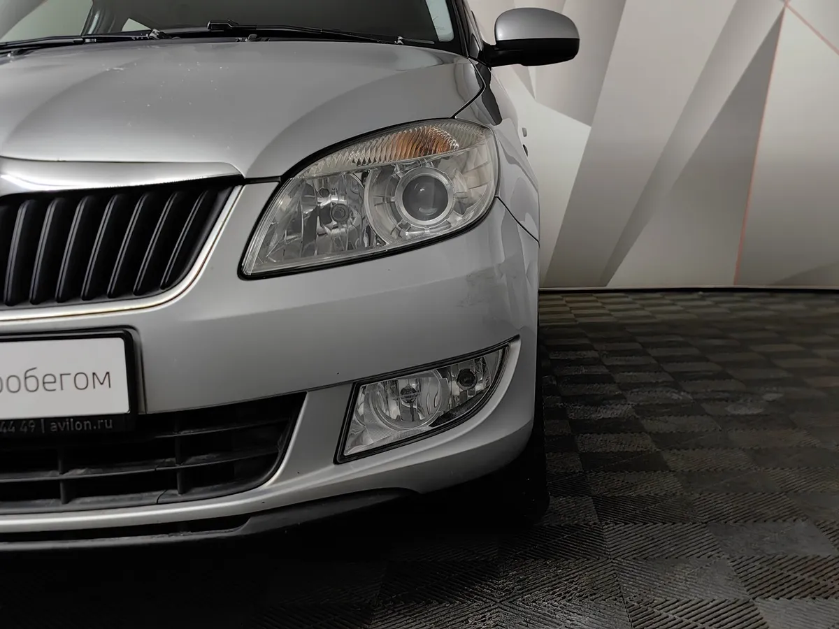 Skoda Fabia 1.6 AT (105 л.с.) Серебристый в АВИЛОН. Слайд №9