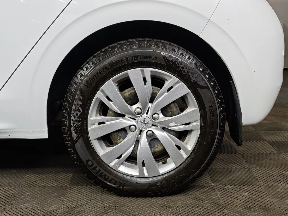 Peugeot 208 1.2 VTi ETG (82 л.с.) Белый в АВИЛОН. Слайд №9
