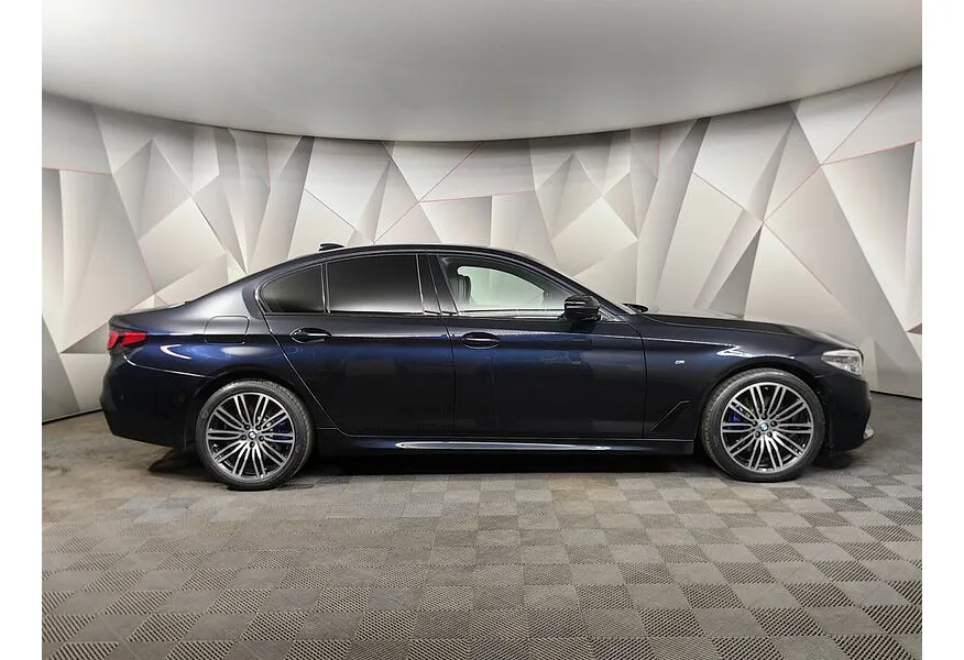 BMW 5 серия 530d xDrive Steptronic (249 л.с.) M Sport Pro Черный в АВИЛОН. Слайд №6