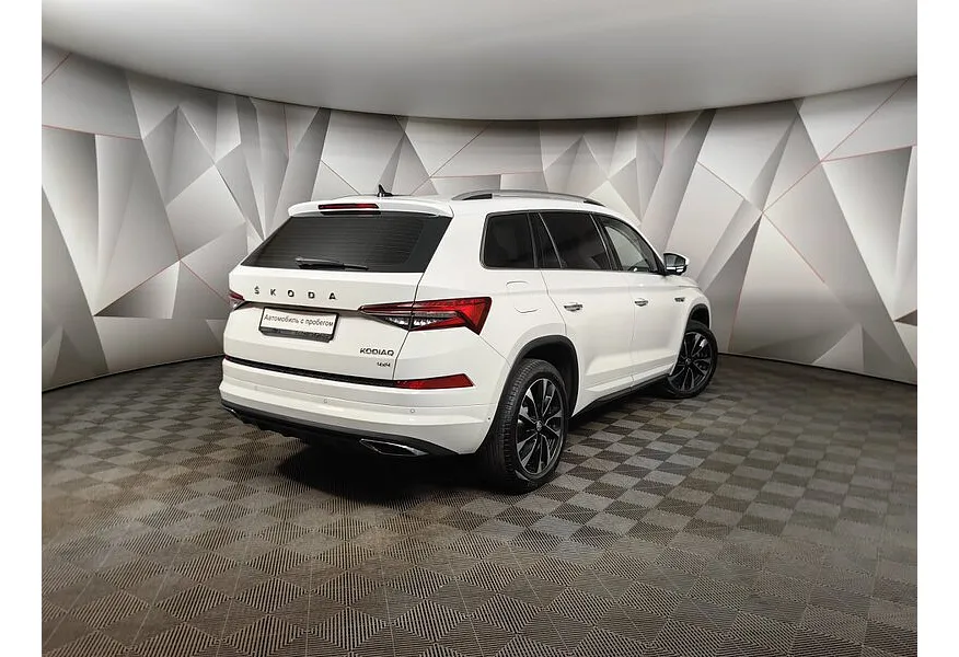 Skoda Kodiaq 2.0 TSI DSG 4WD (220 л.с.) Белый в АВИЛОН. Слайд №2
