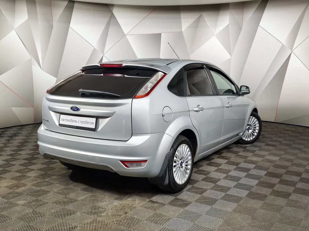 Ford Focus 2.0 AT (145 л.с.) Titanium Серебристый в АВИЛОН. Слайд №2