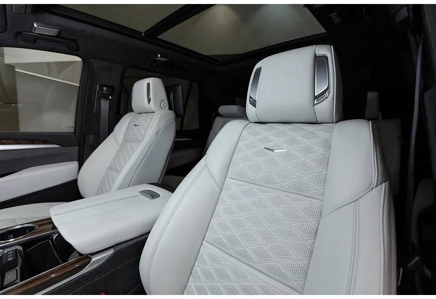 Cadillac Escalade 6.2 V8 AT AWD (420 л.с.) Sport Platinum Черный в АВИЛОН. Слайд №9