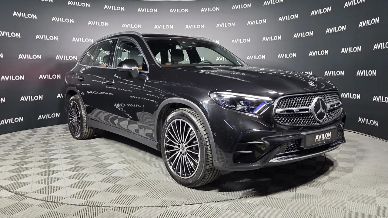Mercedes-Benz GLC 300 4MATIC 9G-TRONIC (258 л.с.) Черный в АВИЛОН. Слайд №2
