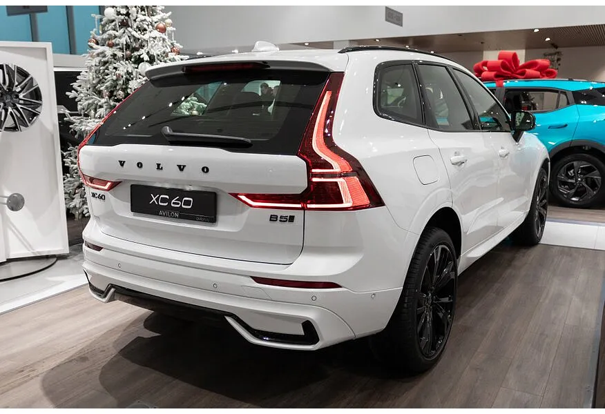 Volvo XC60 2.0 B5 8AT AWD (250 л.с.) Ultra Белый в АВИЛОН. Слайд №6
