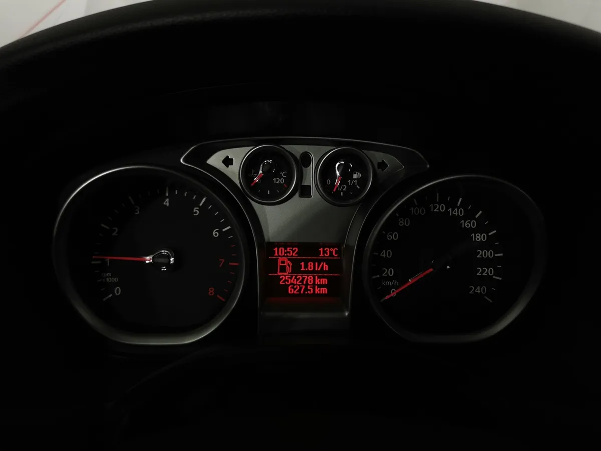 Ford Focus 1.8 MT (125 л.с.) Ghia Серебристый в АВИЛОН. Слайд №18