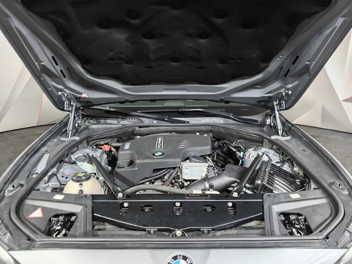 BMW 5 серия 528i xDrive Steptronic (245 л.с.) Серый в АВИЛОН. Слайд №10