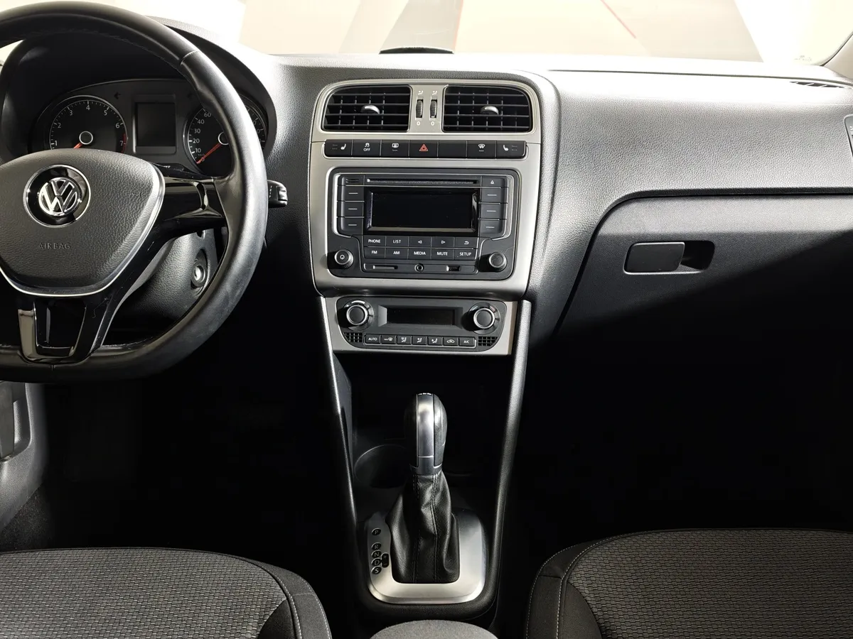 Volkswagen Polo 1.6 MPI AT (110 л.с.) Drive Черный в АВИЛОН. Слайд №15