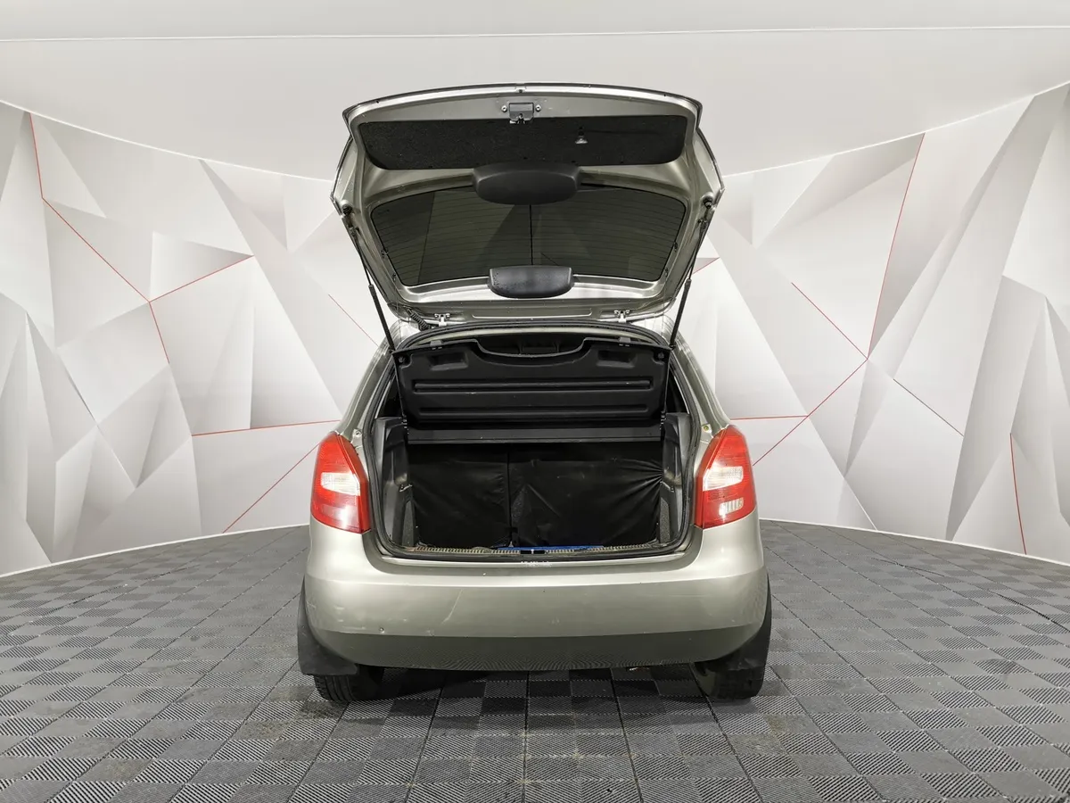Skoda Fabia 1.2 MT (70 л.с.) Серый в АВИЛОН. Слайд №10