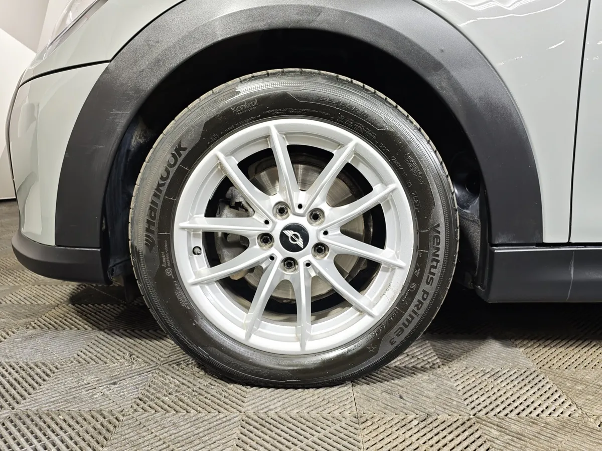 MINI 3 двери Cooper 1.5 AT (136 л.с.) Essential Серый в АВИЛОН. Слайд №7