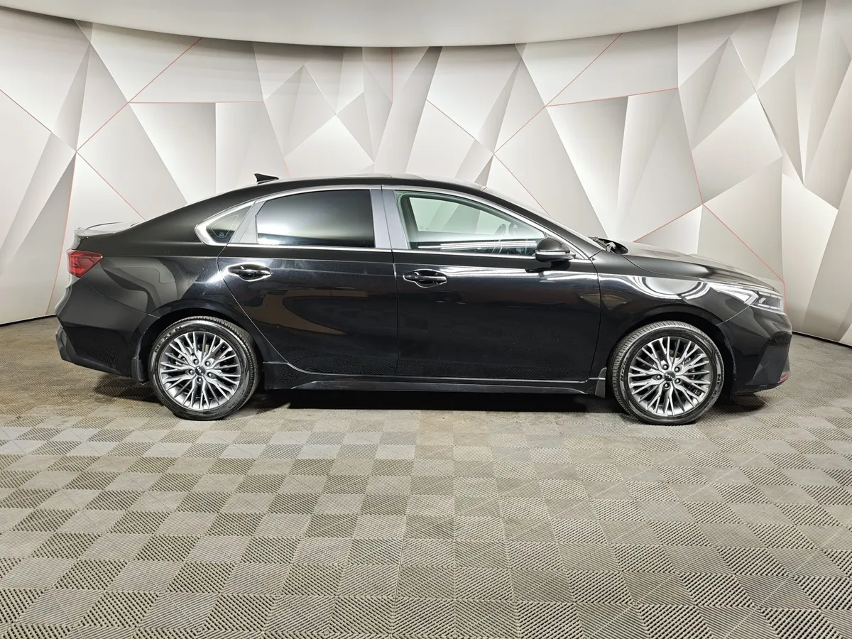 Kia Cerato 2.0 MPI AT (150 л.с.) GT Line Черный в АВИЛОН. Слайд №6