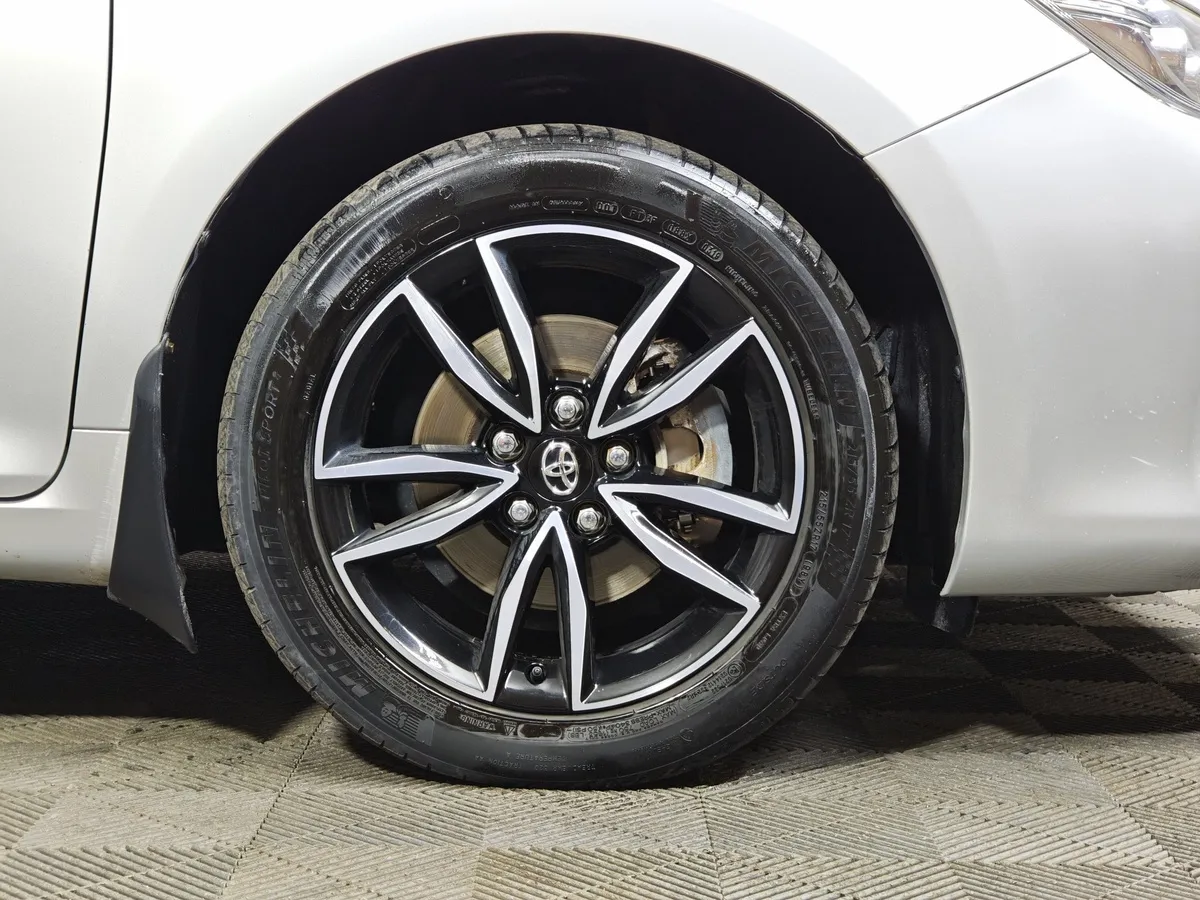 Toyota Camry 2.5 AT (181 л.с.) Классик Серебристый в АВИЛОН. Слайд №9