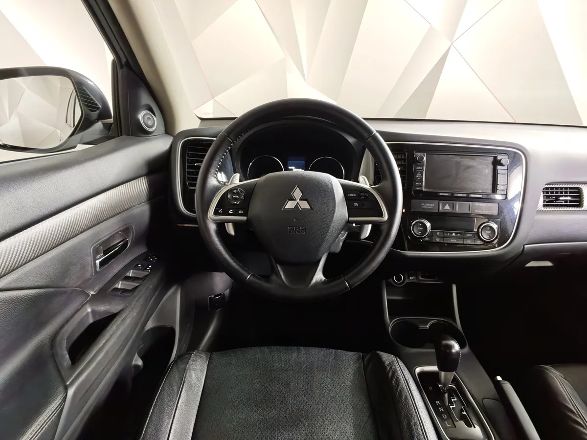 Mitsubishi Outlander 2.4 MIVEC CVT 4WD (167 л.с.) Ultimate Plus Белый в АВИЛОН. Слайд №20