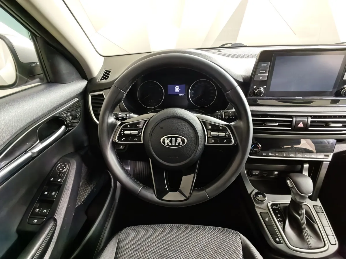 Kia Seltos 1.6 MPI AT 4WD (121 л.с.) Luxe Серый в АВИЛОН. Слайд №20