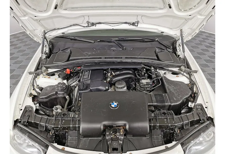 BMW 1 серия 116i AT (115 л.с.) Белый в АВИЛОН. Слайд №10 BMW 1 серия 116i AT (115 л.с.) Белый в АВИЛОН. Слайд №10