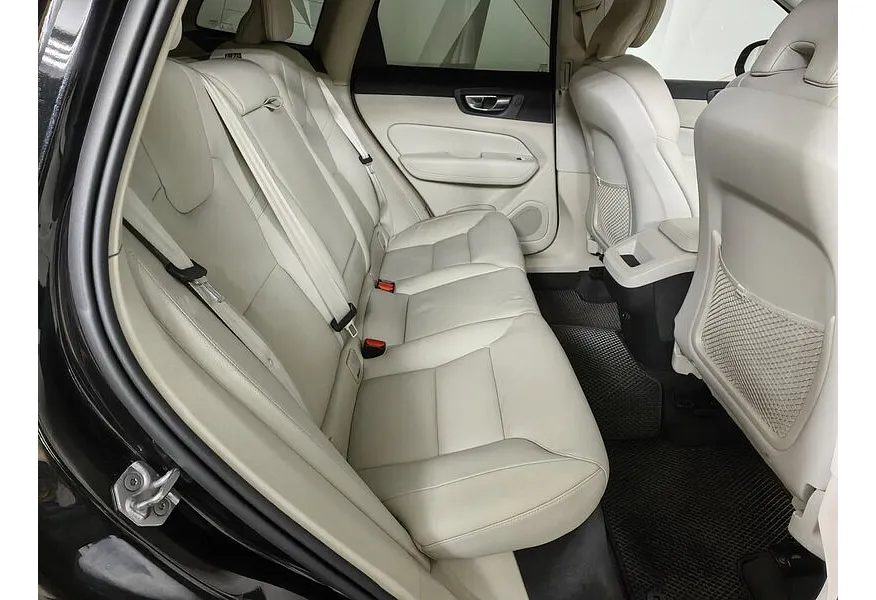 Volvo XC60 2.0 T5 AT AWD (249 л.с.) Черный в АВИЛОН. Слайд №15