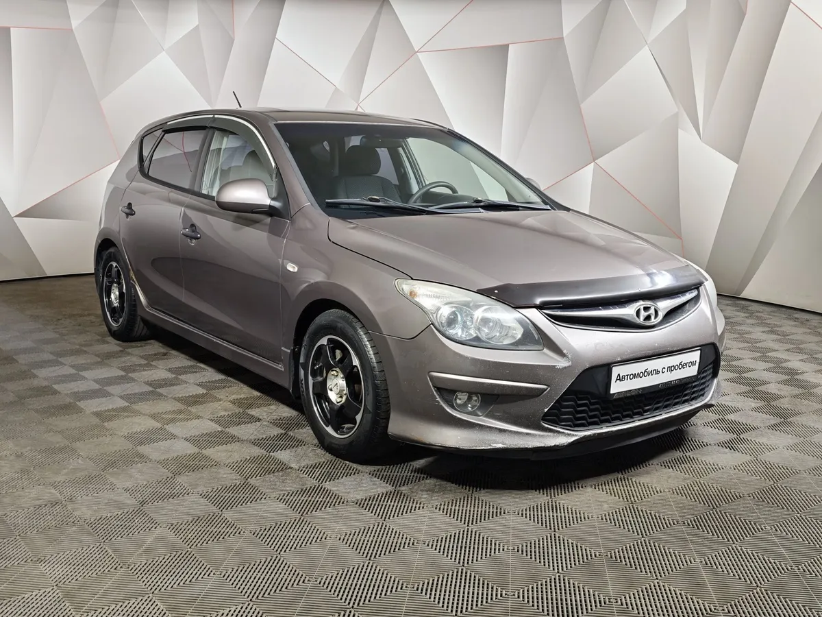 Hyundai i30 1.6 AT (126 л.с.) Коричневый в АВИЛОН. Слайд №3