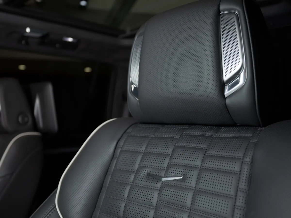 Cadillac Escalade 6.2 ESV AT AWD (420 л.с.) Sport Platinum Черный в АВИЛОН. Слайд №8