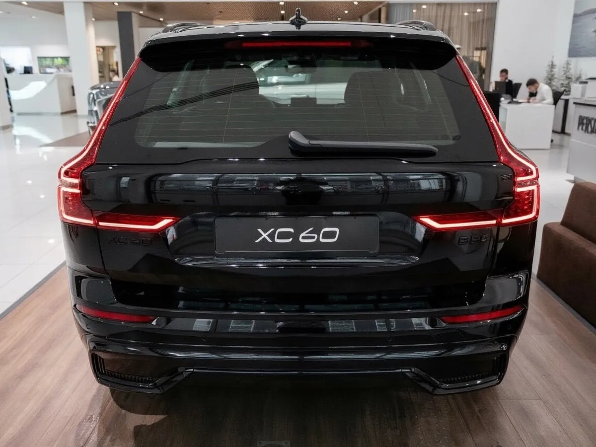 Volvo XC60 2.0 B5 8AT AWD (250 л.с.) Ультра темный Черный в АВИЛОН. Слайд №4