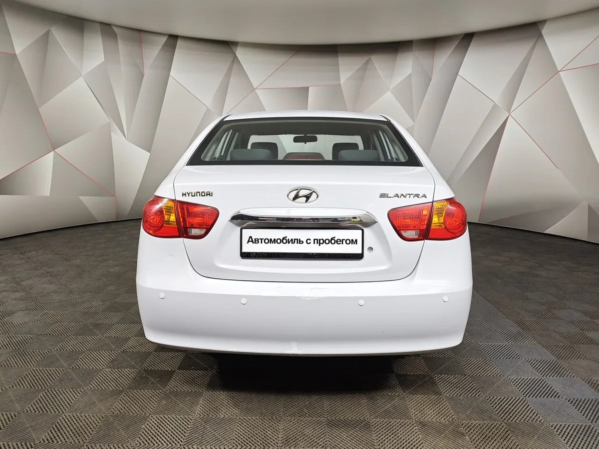 Hyundai Elantra 1.6 AT (122 л.с.) Белый в АВИЛОН. Слайд №8